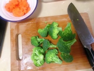 5、日式肥牛饭,西兰花掰成朵