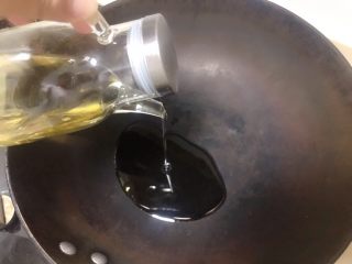 10、日式肥牛饭,热锅倒油