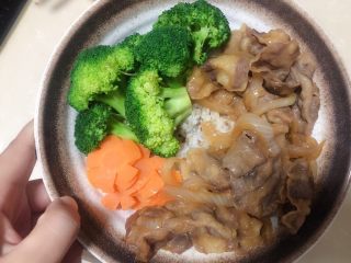 22、日式肥牛饭,倒入炒好的肥牛