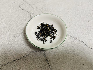 5、拔丝芋头,熟芝麻