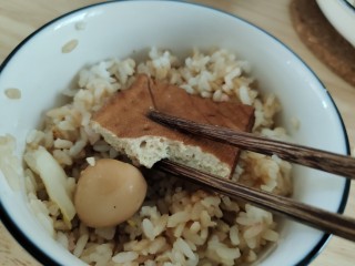 10、家常卤豆干,日常作为米饭或者面条粉条的配菜都巨好吃,追剧零食建议再放点鸭脖鸡爪进去,很棒哦