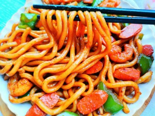 14、黑椒虾仁炒乌冬面,一大盘根本不够吃,分分钟光盘的节奏!