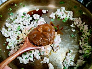 11、酱爆肉末茄子煲,加黄豆酱