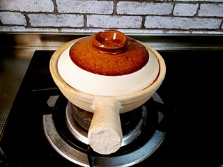 15、酱爆肉末茄子煲,加盖，再加热两分钟即可