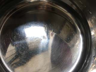 6、糖水鸡蛋,奶锅中加入一碗清水