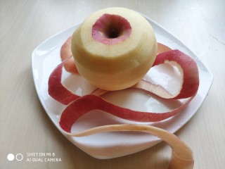 4、????缤纷元气早餐????～～酸奶蜂蜜鲜果麦片,苹果去皮。