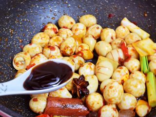 13、香辣啤酒鹌鹑蛋,加入蚝油