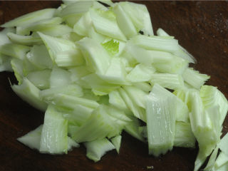5、酸辣白菜帮,全部切好备用