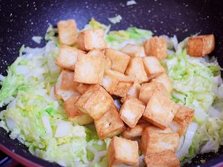8、白菜豆腐,加入豆腐