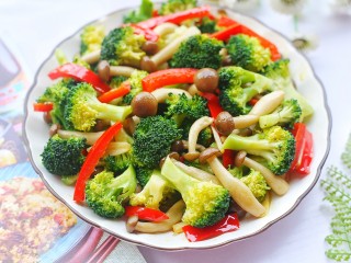 14、西兰花炒菌菇,无敌好吃。