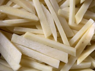 8、香炸薯条,控干