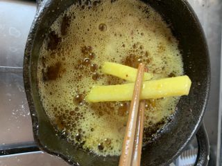 13、香炸薯条,油热