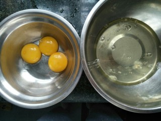 1、蛋糕饼,蛋黄蛋白分离