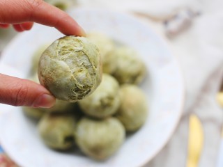 14、好吃到哭的抹茶麻薯包,做法简单。