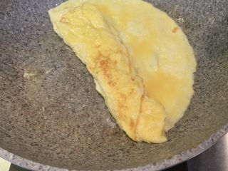 10、厚蛋烧芝士午餐肉三明治,然后再次卷起来