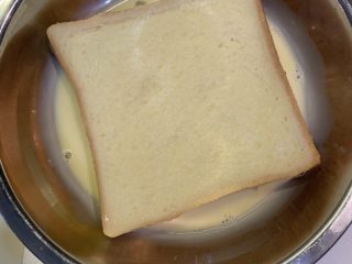 15、厚蛋烧芝士午餐肉三明治,双面蘸上