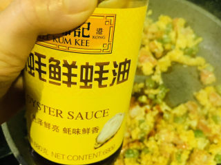 14、菠萝虾仁炒饭,加1勺蚝油；