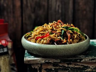 11、5分钟搞定的橄榄菜火腿丝炒面,成品图