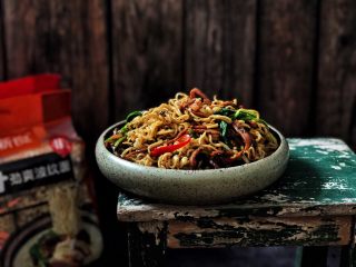 10、5分钟搞定的橄榄菜火腿丝炒面,成品图