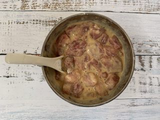 10、菠萝咕咾肉,搅拌均匀