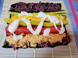 11、零难度，教你做好吃又好看的寿司卷。,最后挤上沙拉酱