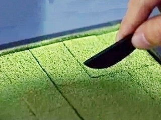 12、抹茶生巧,将冷藏好的生巧切成小方块