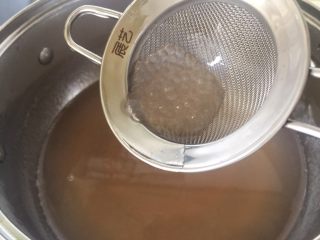 4、香甜奶椰红豆西米露,完全煮好就是这种透明状态