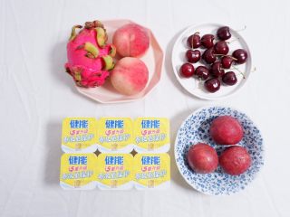 1、酸奶杯水果冻,准备好自己喜欢吃的水果，百香果一定要有