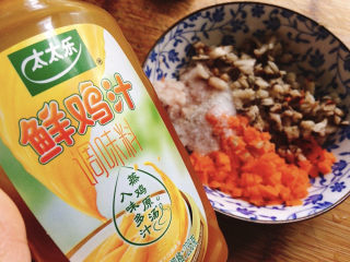 12、香菇蒸肉饼,然后在加上鲜鸡汁