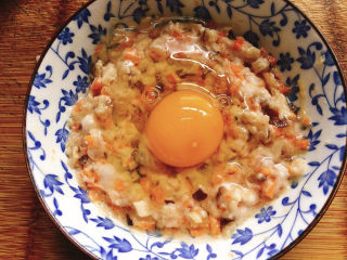 16、香菇蒸肉饼,中间再窝个生鸡蛋