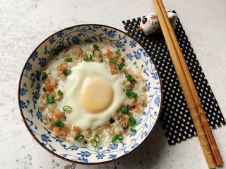 22、香菇蒸肉饼,花环蒸肉末，有香菇胡萝卜丁的蒸肉饼就做好啦~