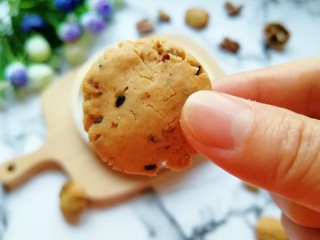 20、芝麻核桃一口酥,近图。