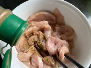 10、香煎鸡胸肉,孜然粉