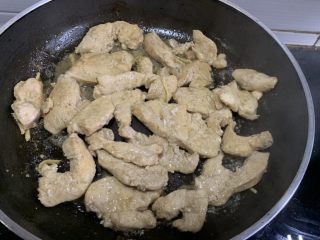 17、香煎鸡胸肉,这样就是熟了