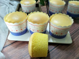 19、无水纸杯蛋糕,口感真的是软糯香甜。