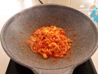 16、10分钟快手菜  番茄炒蛋,翻炒均匀即可