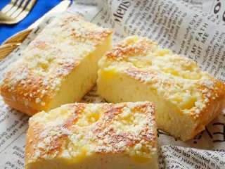 15、菠萝酥粒蛋糕,出炉后稍晾凉,脱模后切块食用即可…味道和口感棒棒哒!