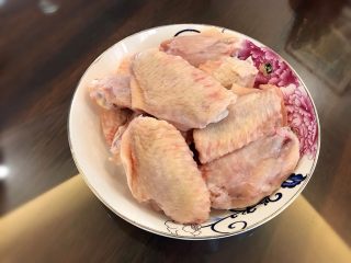 1、可乐鸡翅,鸡翅12个洗净备用