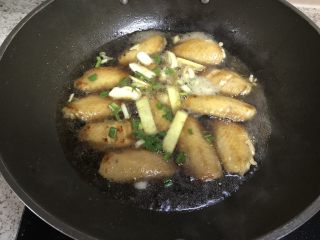 10、可乐鸡翅,加入一罐可乐，记住不要加水哦