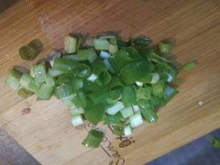 4、番茄豆腐胡辣汤,切点葱花(可以不放)