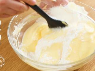 10、12m+宝宝蒸蛋糕（宝宝辅食）,继续切拌均匀~