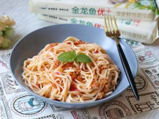 12、番茄肉酱拌面,成品，鲜香爽口，而且可以吃到肉粒呢，比外面卖的划算多了。