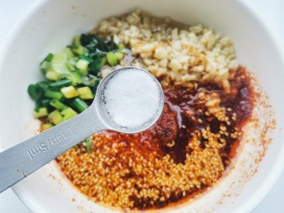 7、酸辣宽粉,一勺盐，