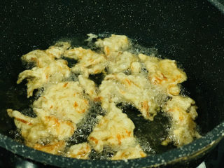 17、炸银鱼,炸一会,两面金黄,