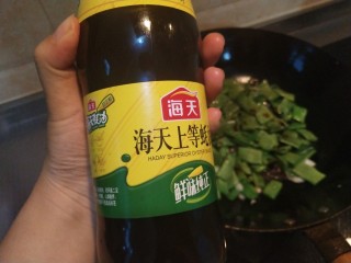 11、豆角鸡蛋火腿炒饼,一大勺蚝油