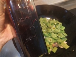 10、豆角鸡蛋火腿炒饼,半勺老抽