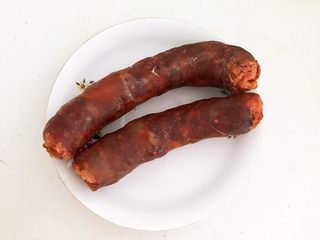 1、健康减脂午餐便当,四川腊肠2根