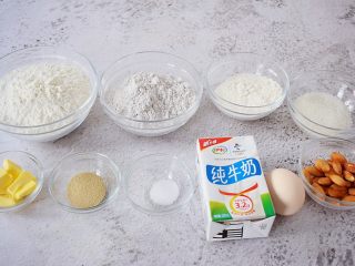 1、黑米面包,准备好材料