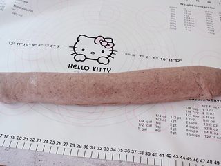 9、黑米面包,从下往上慢慢卷起来，收口捏紧