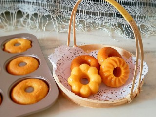 13、圈圈小蛋糕,稍稍凉凉 可以取出